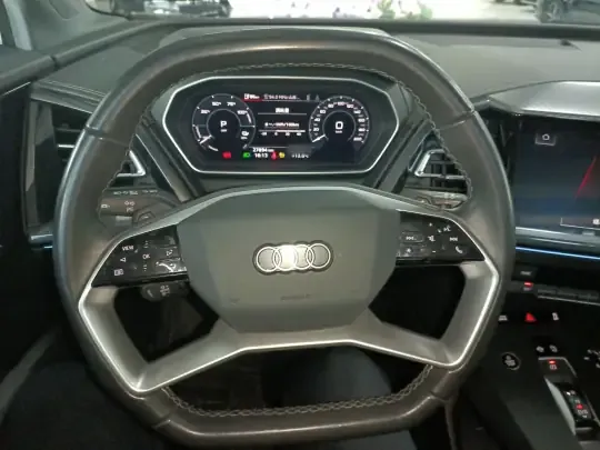 Audi Q4 e-tron 2022 (27799 км)