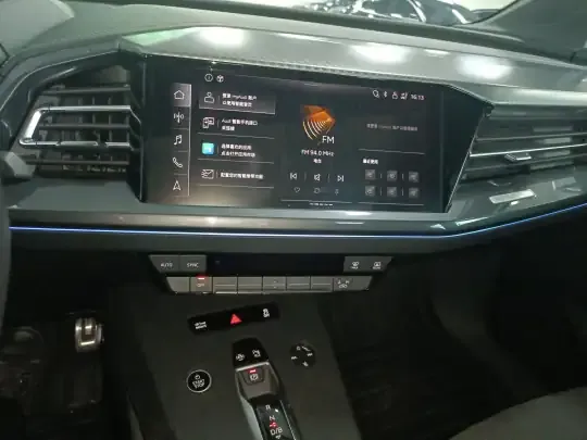 Audi Q4 e-tron 2022 (27799 км)