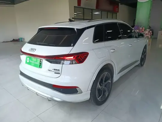 Audi Q4 e-tron 2022 (27799 км)