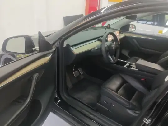 Tesla Model Y 2022 (113100 км)