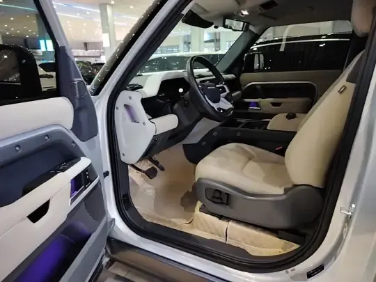 Land Rover Defender 2023 (18500 км)