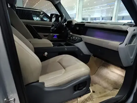Land Rover Defender 2023 (18500 км)