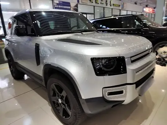 Land Rover Defender 2023 (18500 км)