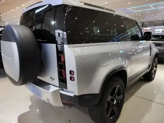 Land Rover Defender 2023 (18500 км)