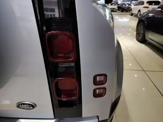 Land Rover Defender 2023 (18500 км)