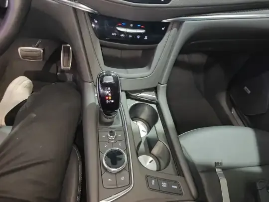Cadillac XT5 2022 (37300 км)