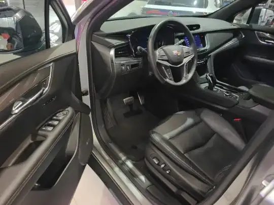 Cadillac XT5 2022 (37300 км)