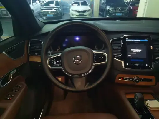 Volvo XC90 2023 (91800 км)