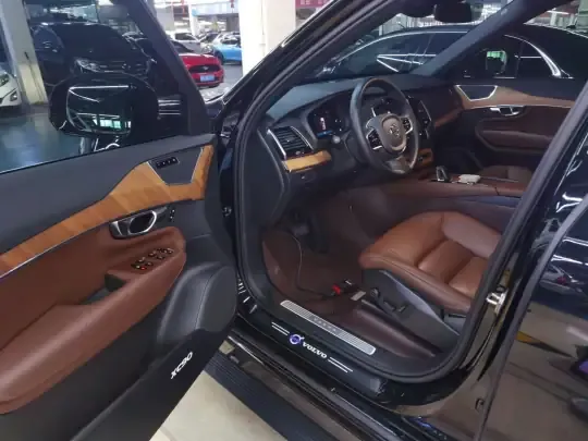 Volvo XC90 2023 (91800 км)