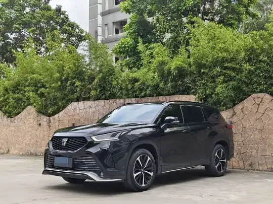 Toyota Crown Kluger 2022 (41700 км)