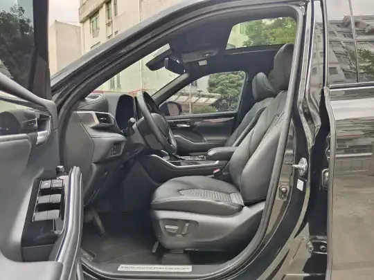 Toyota Crown Kluger 2022 (41700 км)