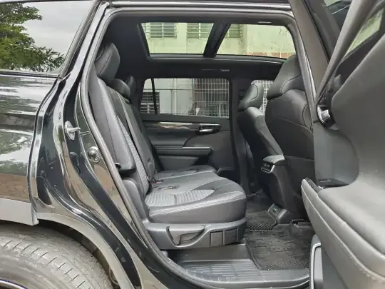 Toyota Crown Kluger 2022 (41700 км)