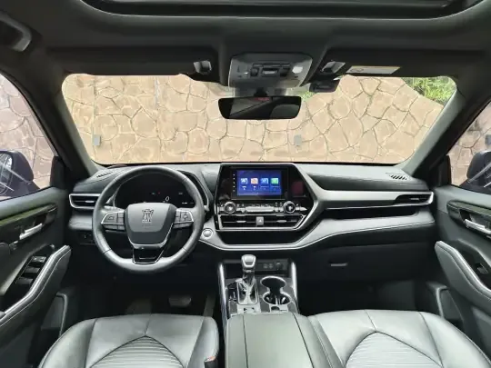 Toyota Crown Kluger 2022 (41700 км)
