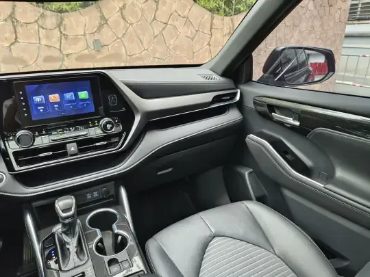 Toyota Crown Kluger 2022 (41700 км)
