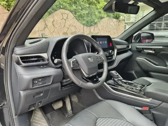 Toyota Crown Kluger 2022 (41700 км)
