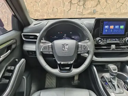 Toyota Crown Kluger 2022 (41700 км)