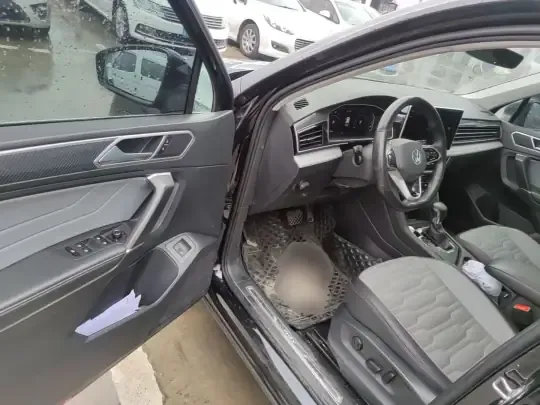Volkswagen Tiguan L New Energy 2023 (65600 км)