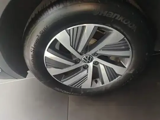 Volkswagen Tiguan L New Energy 2023 (100 км)