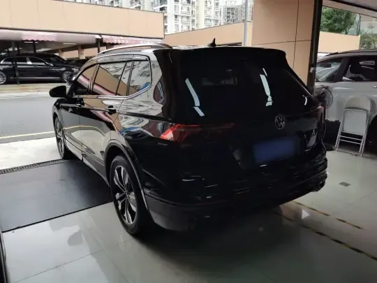 Volkswagen Tiguan L 2023 (109200 км)