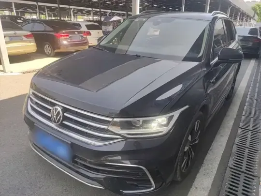 Volkswagen Tiguan L 2023 (165100 км)