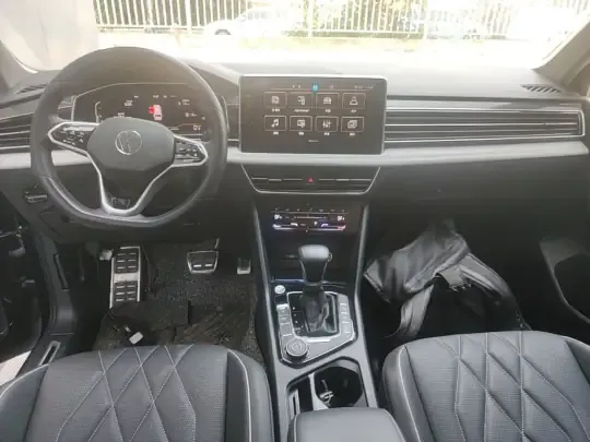 Volkswagen Tiguan L 2023 (165100 км)