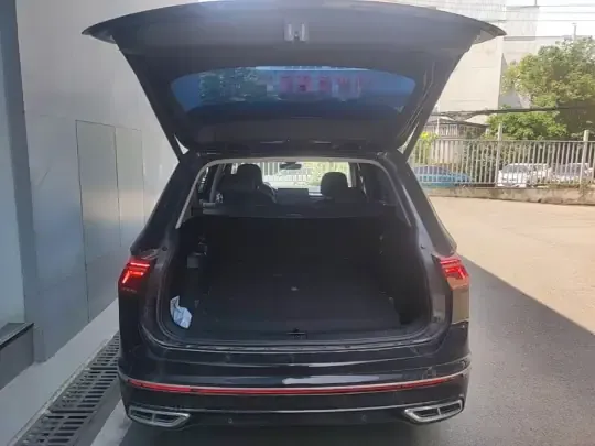 Volkswagen Tiguan L 2023 (165100 км)