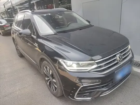 Volkswagen Tiguan L 2023 (165100 км)