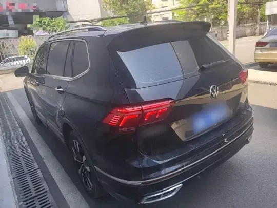 Volkswagen Tiguan L 2023 (165100 км)