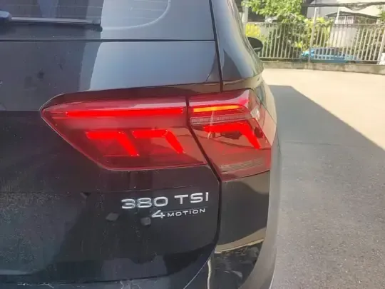 Volkswagen Tiguan L 2023 (165100 км)