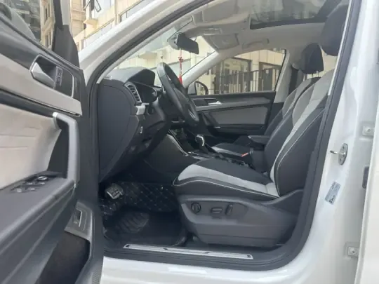 Volkswagen Tayron X 2023 (17900 км)