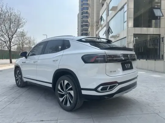 Volkswagen Tayron X 2023 (17900 км)