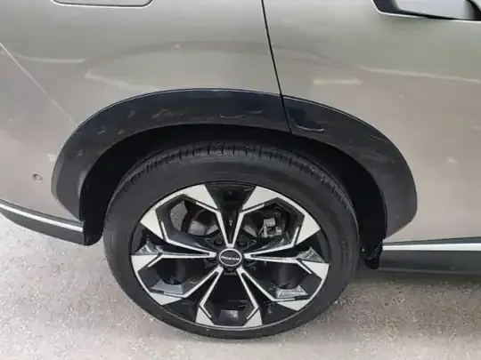 Roewe RX5 2023 (128100 км)