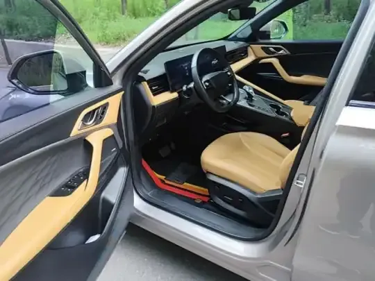 Roewe RX5 2023 (128100 км)