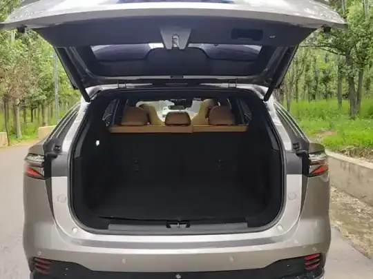 Roewe RX5 2023 (128100 км)