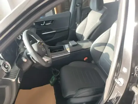Mercedes-Benz C-Class 2023 (38700 км)