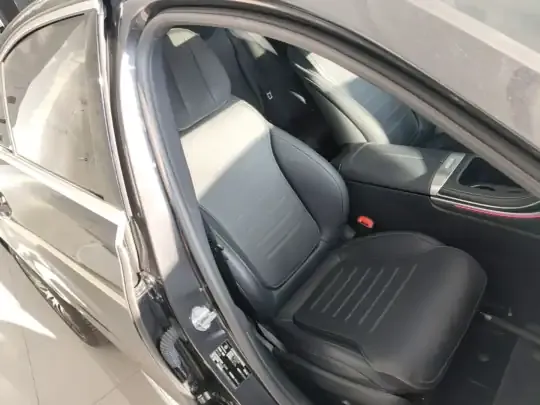 Mercedes-Benz C-Class 2023 (38700 км)