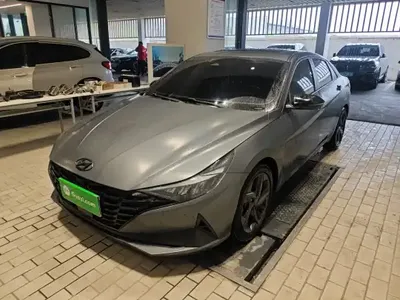 Hyundai Elantra 2022 (72900 км)