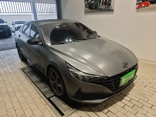 Hyundai Elantra 2022 (72900 км)