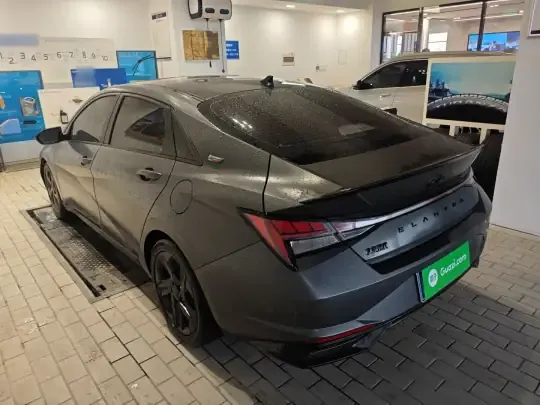 Hyundai Elantra 2022 (72900 км)