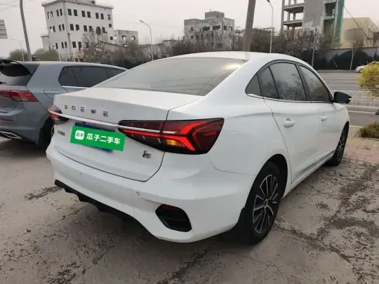 Roewe i5 2021 (30400 км)