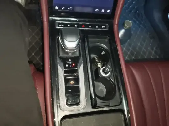 Hongqi H5 2023 (23000 км)