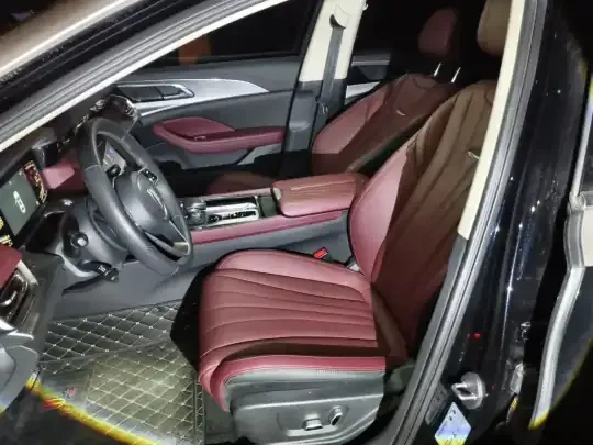 Hongqi H5 2023 (23000 км)