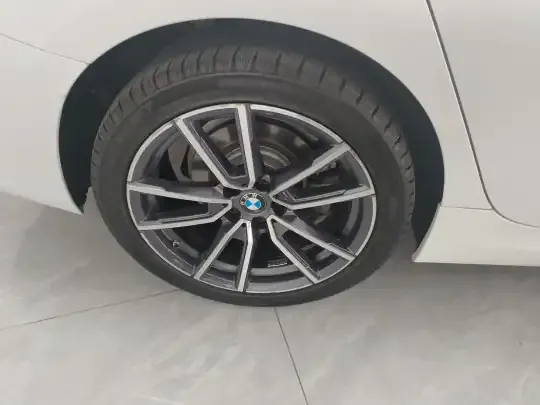 BMW 3 Series 2023 (37900 км)