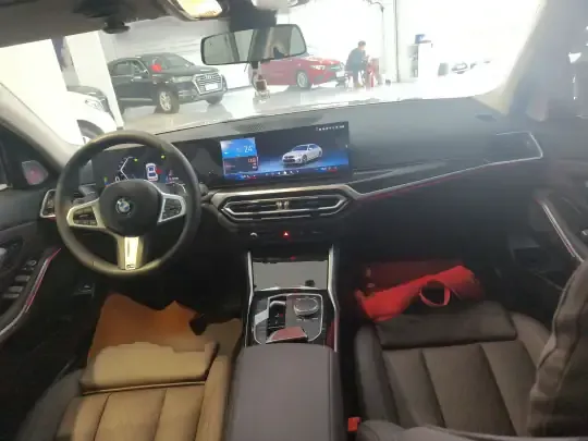 BMW 3 Series 2023 (37900 км)