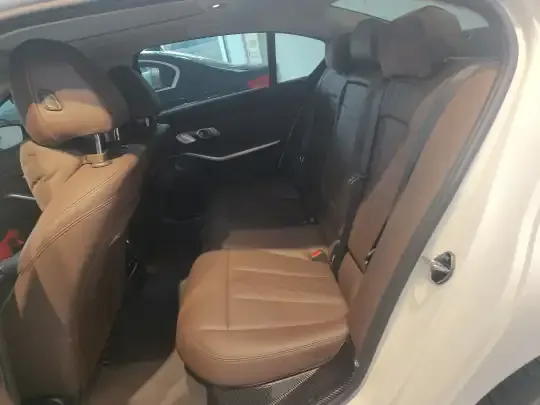BMW 3 Series 2023 (37900 км)