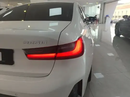 BMW 3 Series 2023 (37900 км)