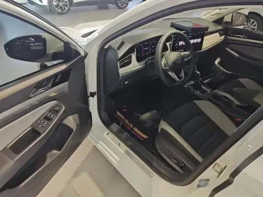 Volkswagen Bora 2023 (8100 км)
