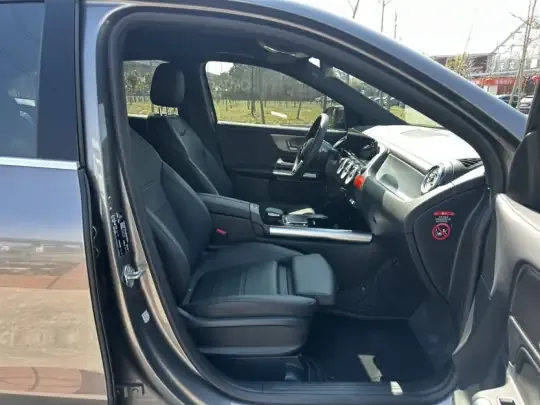 Mercedes-Benz GLA 2023 (5000 км)