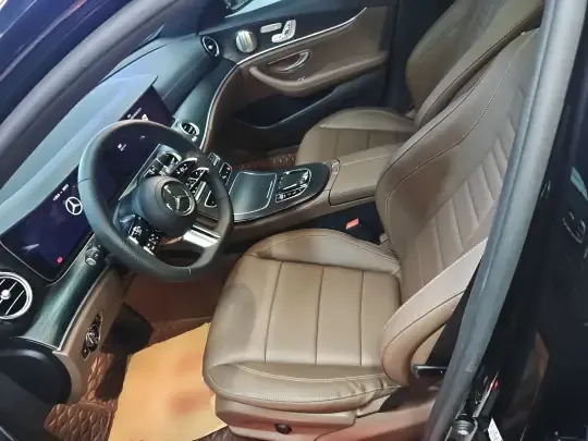 Mercedes-Benz E-Class 2023 (24200 км)