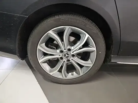 Mercedes-Benz E-Class 2023 (32599 км)